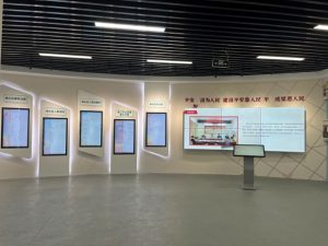 互动滑轨屏｜电动滑轨展示系统产品参数与选型指南